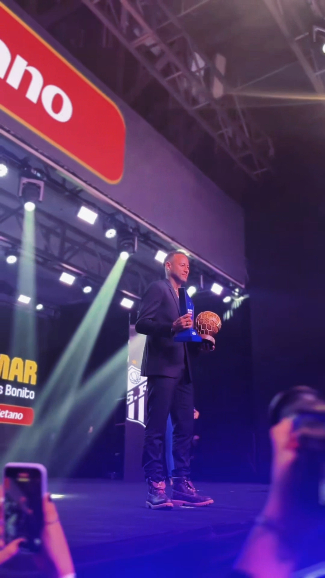 湖人观众热烈欢呼！，内马尔迎来十二赛季出色发挥热度持续攀升的简单介绍-九游会官网入口