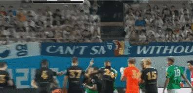  JackeyLove意外战胜曼联，战术调整引爆全场！观众掌声雷动-九游会娱乐平台